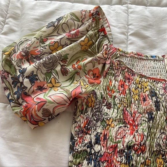 NWT Cropped Smocked Floral Shirt - Picture 3 of 8